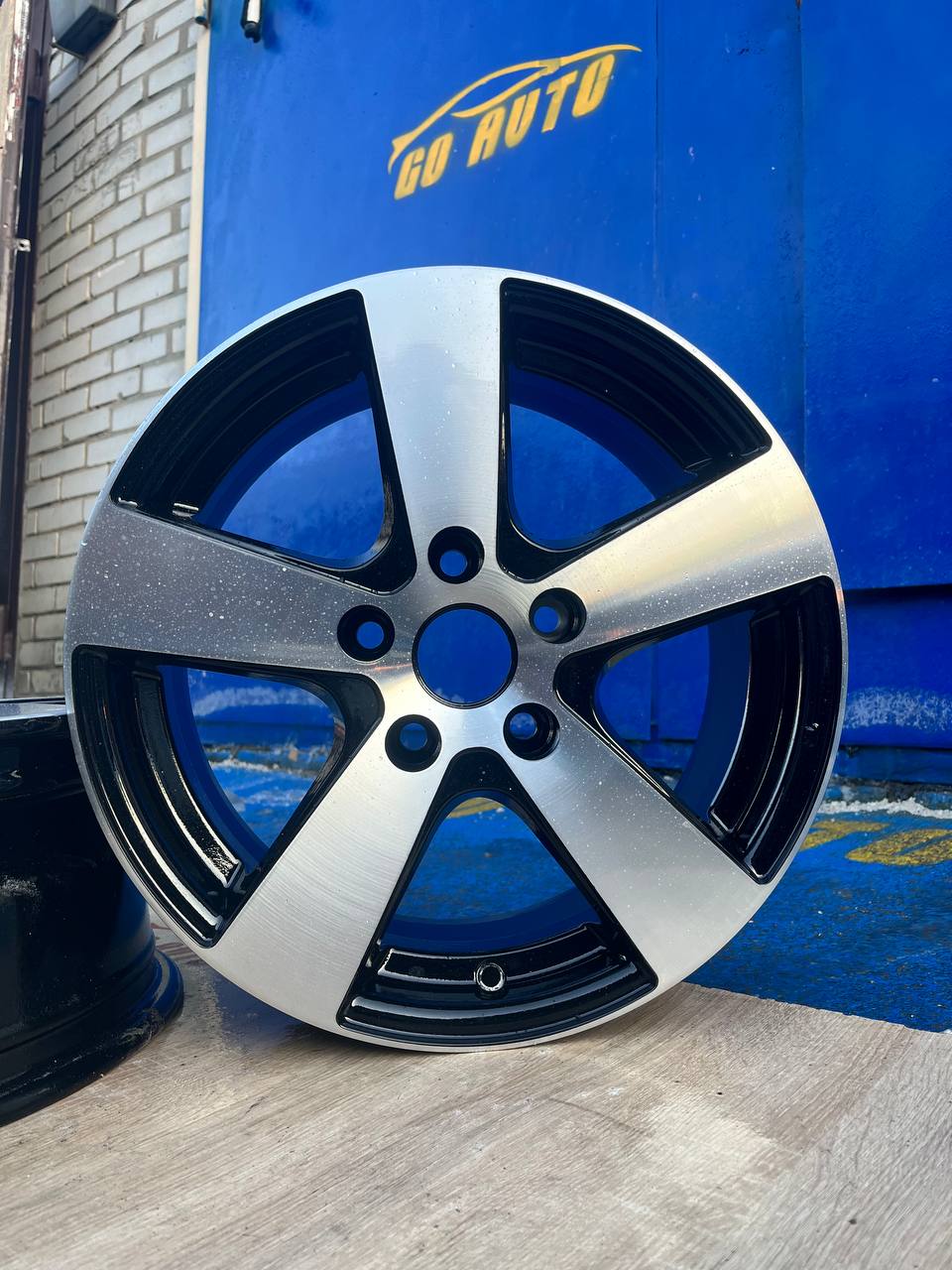 Диски R16 5x114.3 7j et40 dia66.1