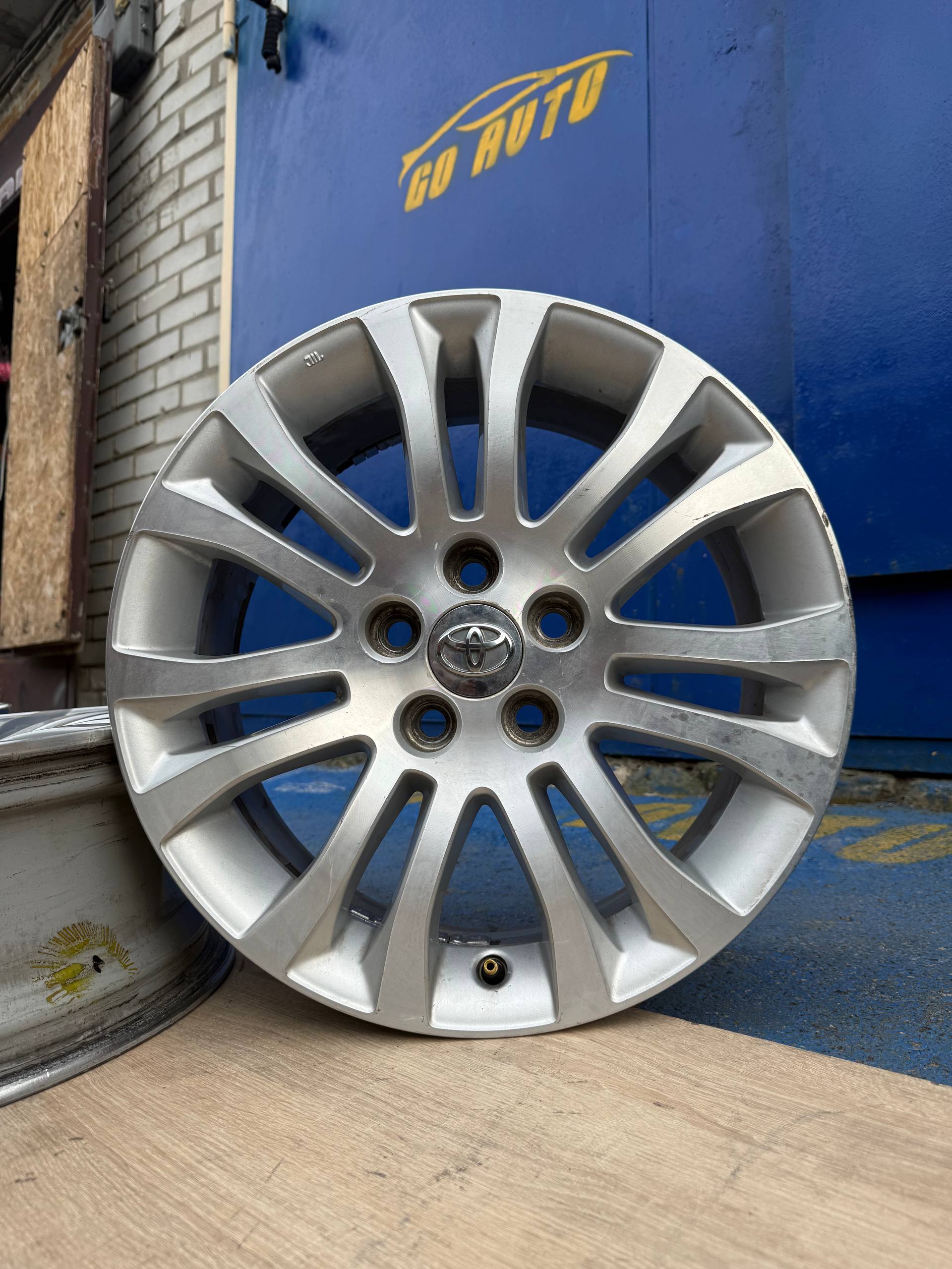 Диски R17 5x114.3 7j et35 dia60.1