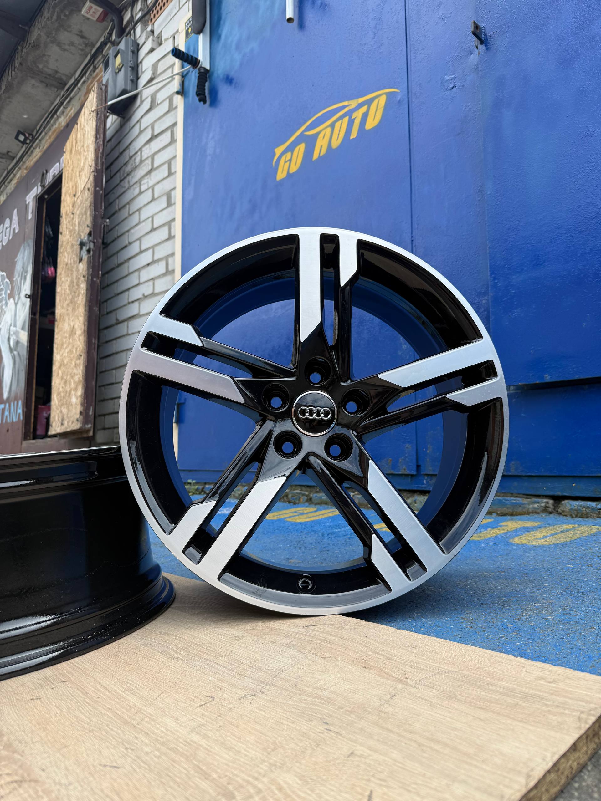 Диски R18 5x112 8j et40 dia66.5