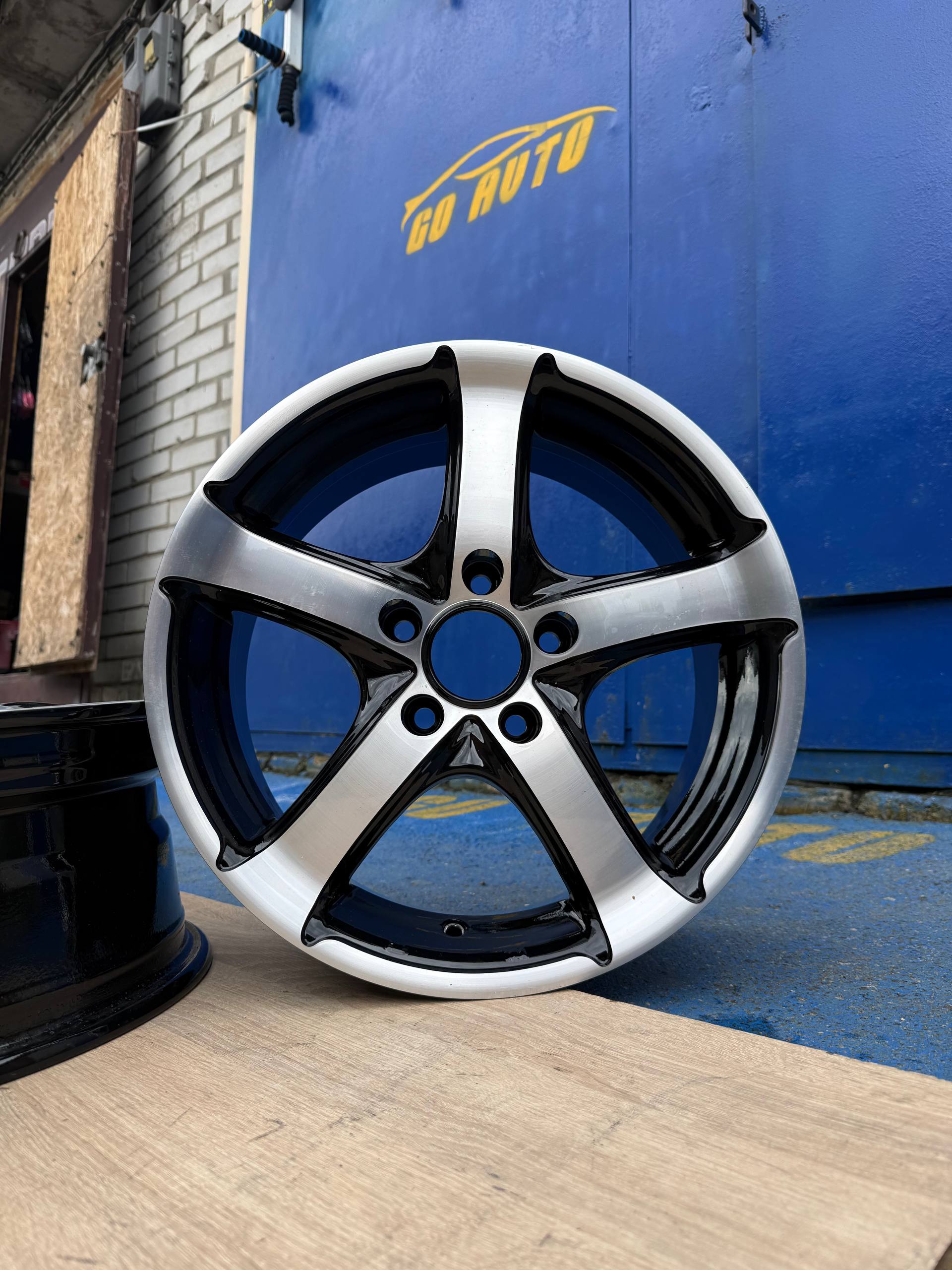 Диски R16 5x114.3 7j et45 dia73.1
