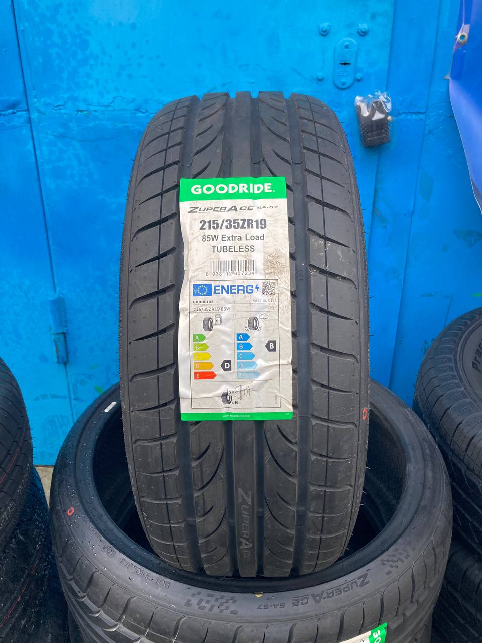 Goodride Zuperace SA-57 215/35 R19 85W