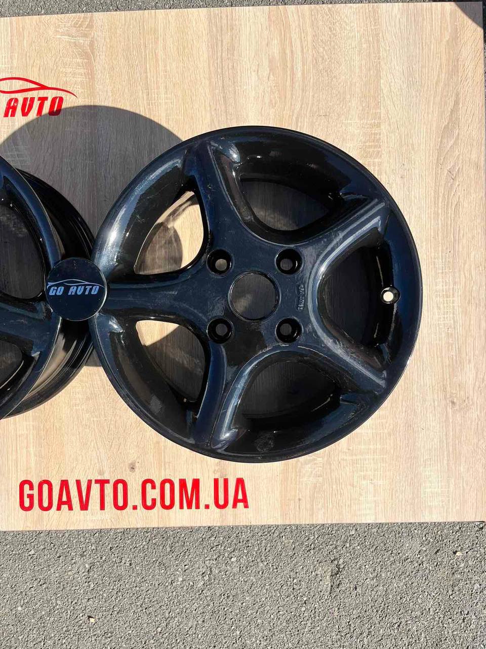 Goauto круті диски 4/114,3 r14 et38 6j dia67,1 в чорному глянуці київ