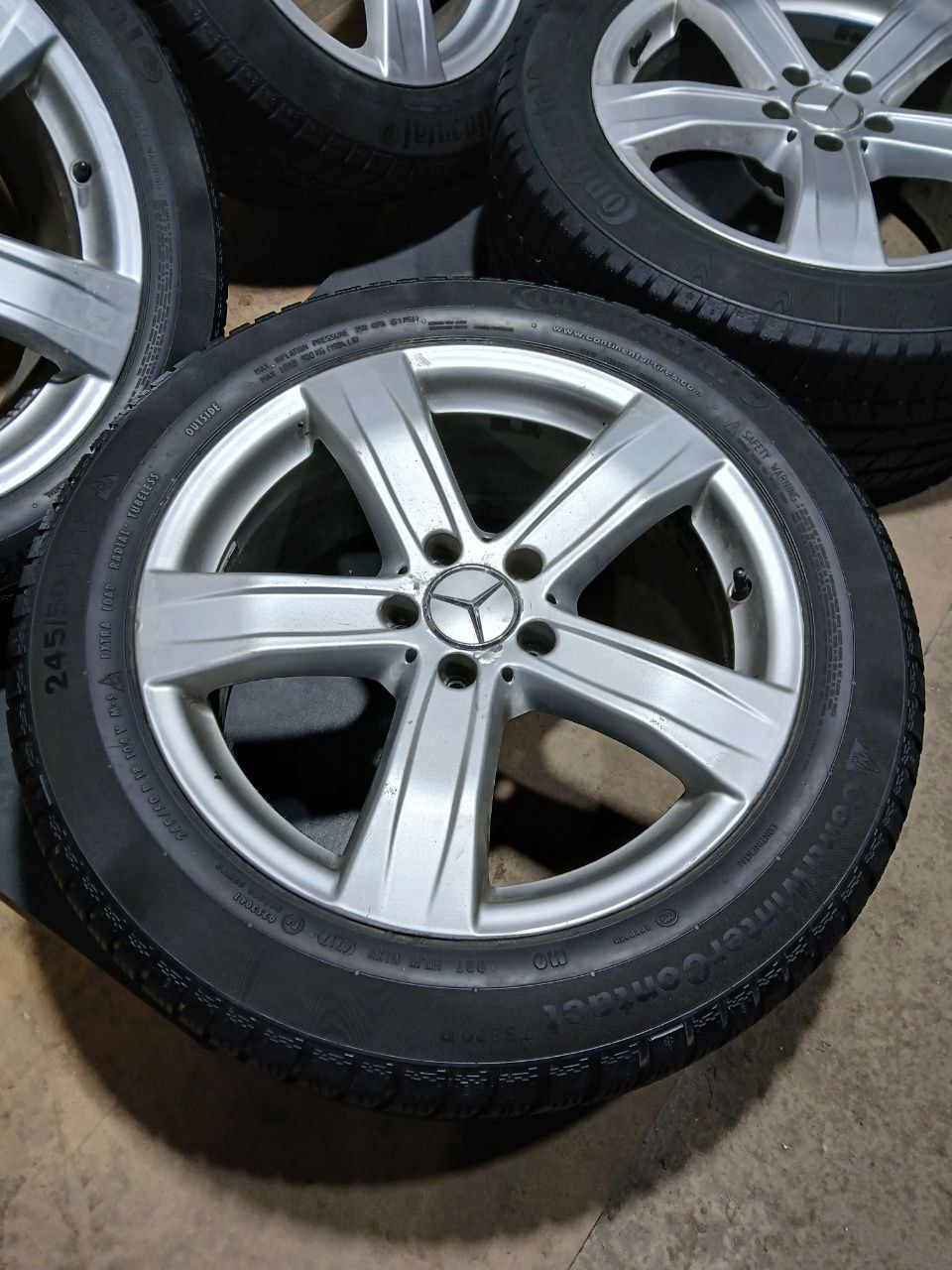 Диски R18 5x112 8.5j et43 dia66.6 з шинами Continental зима
