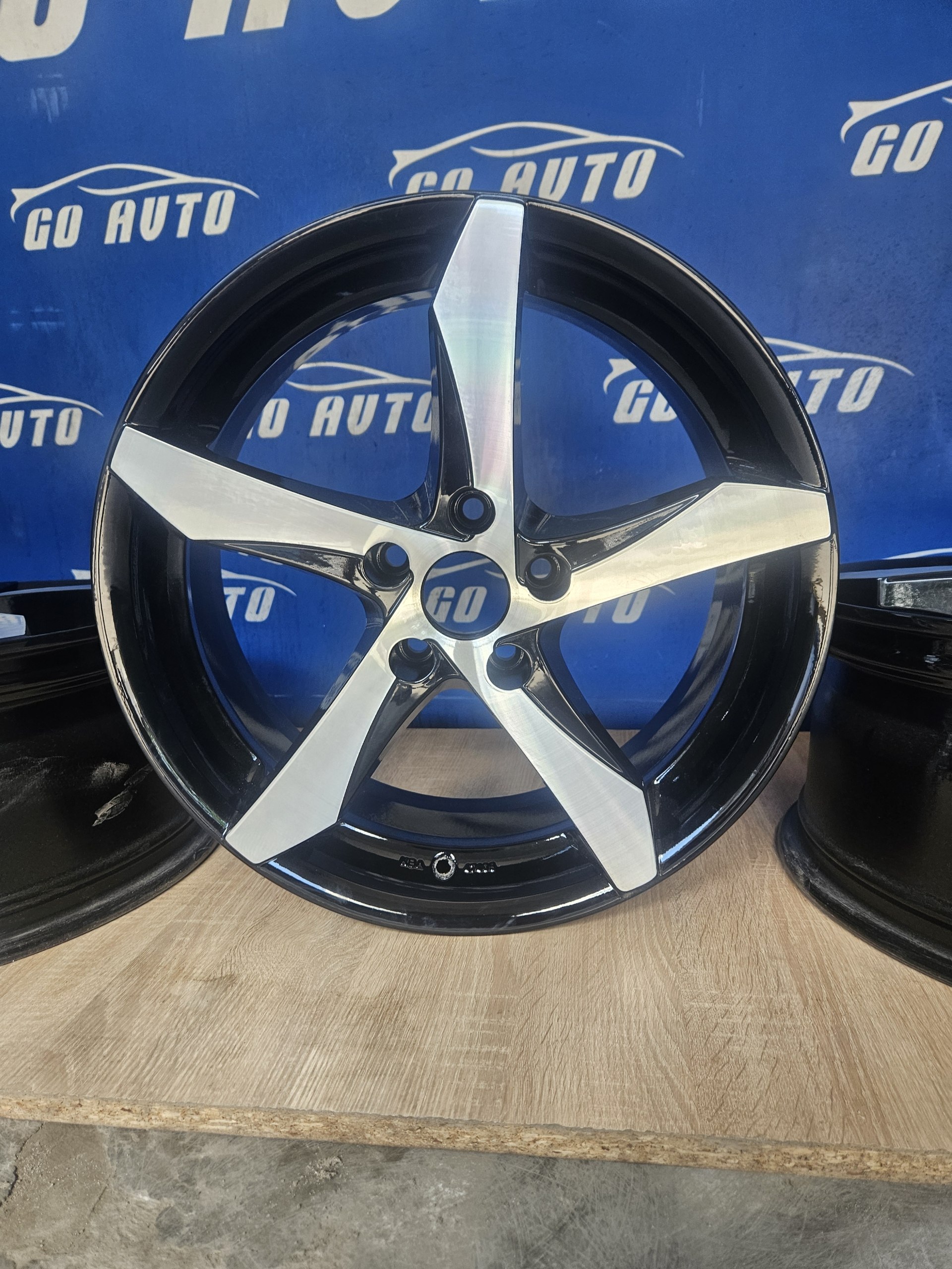 Диски R18 5x112 8j et43 dia70.1