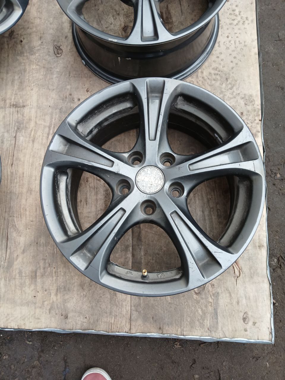 Диски R16 5x114.3 7j et40 dia67.1