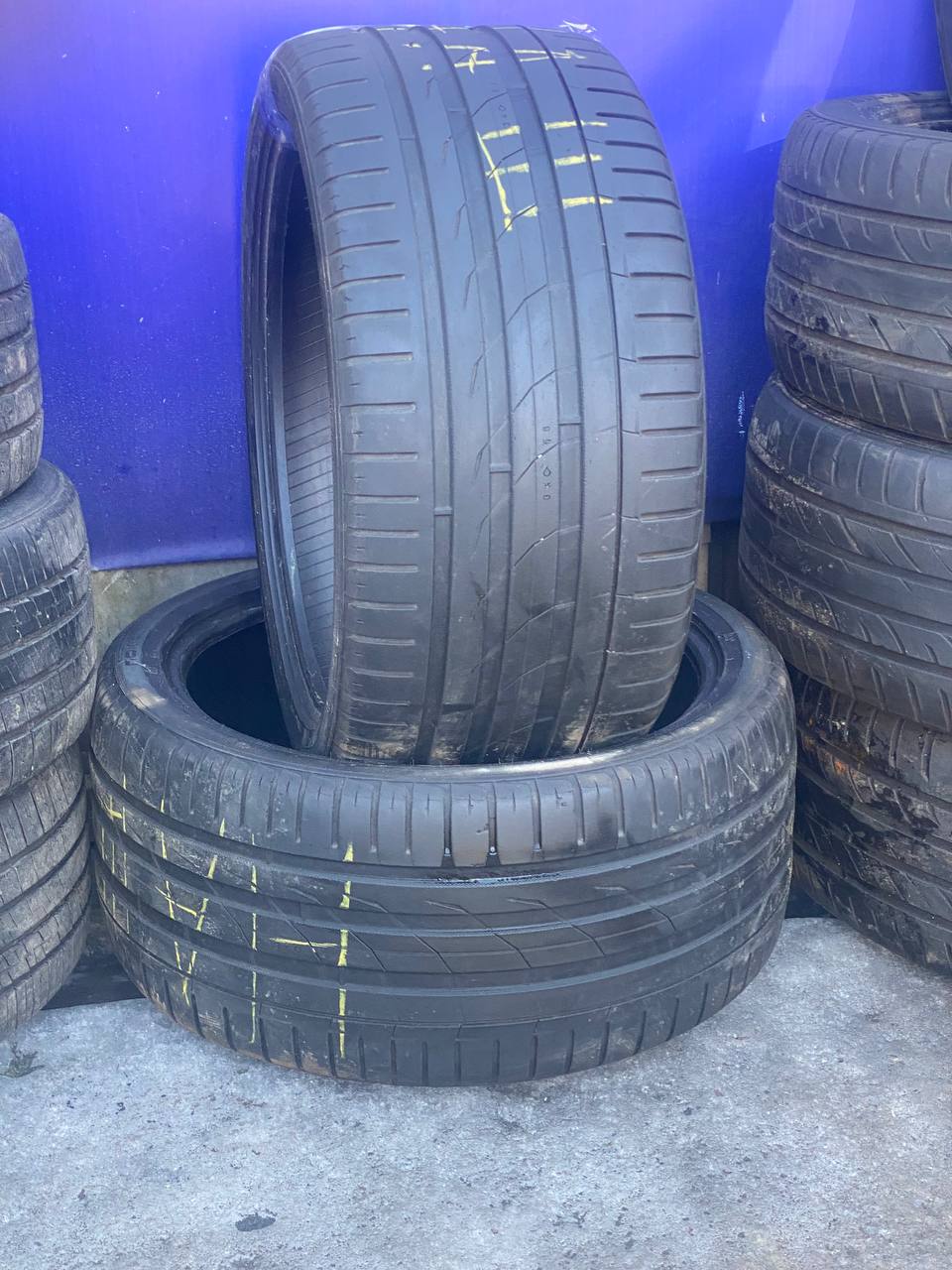 Вживані літні шини пара Nokian hakka black SUV 295/35 R21 107Y