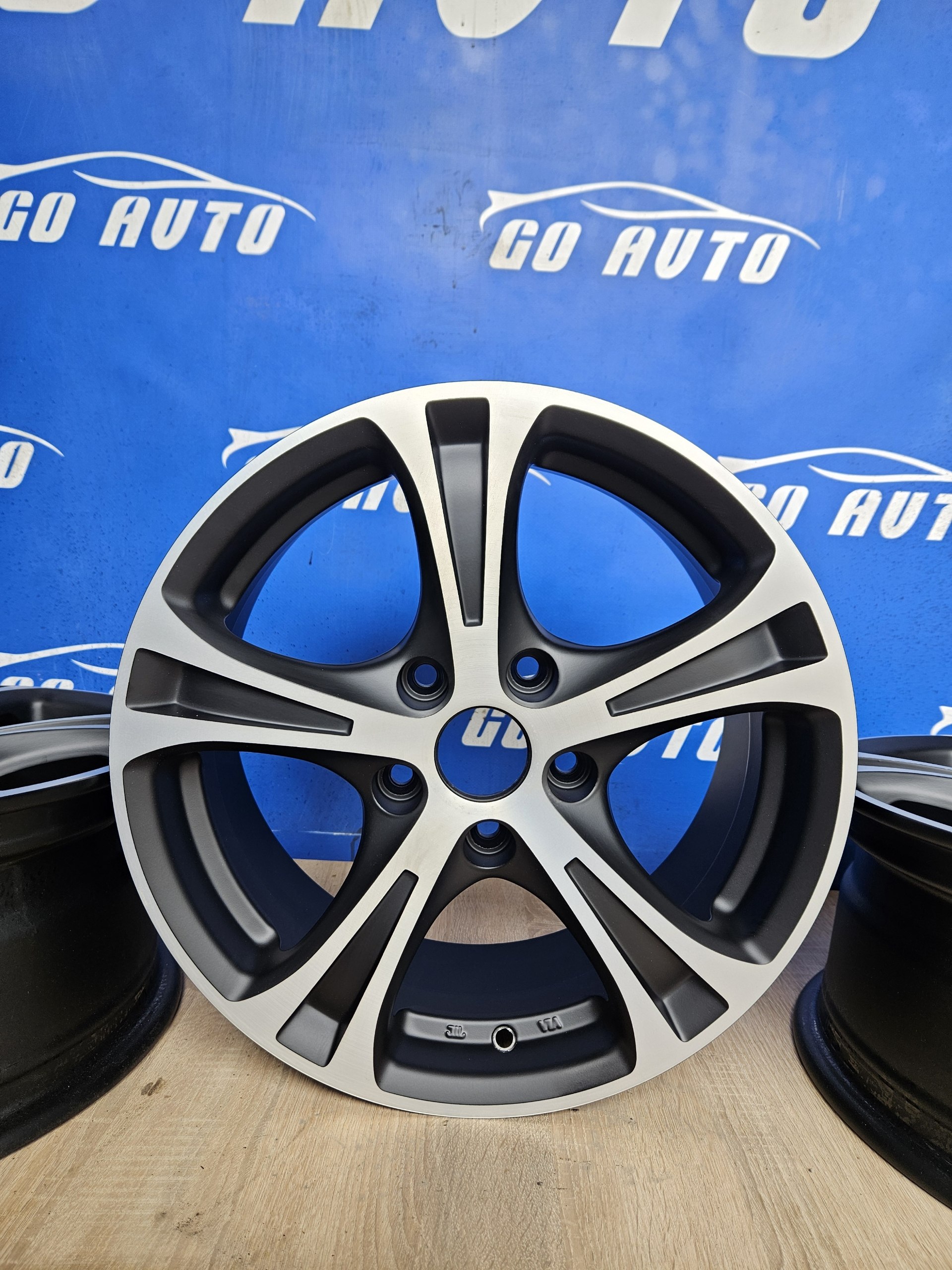 Диски R16 5x114.3 7j et40 dia72.6