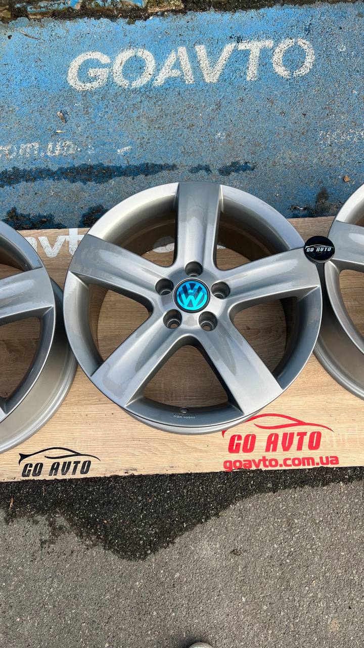 Goauto диски Audi 5/112 r18 et40 7,5j dia66,6 як нові в срібному кольо