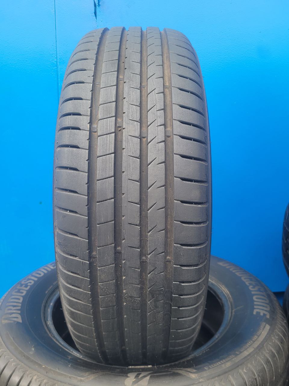 Вживані шини поштучно Bridgestone Alenza 001 225/65/R17 102H