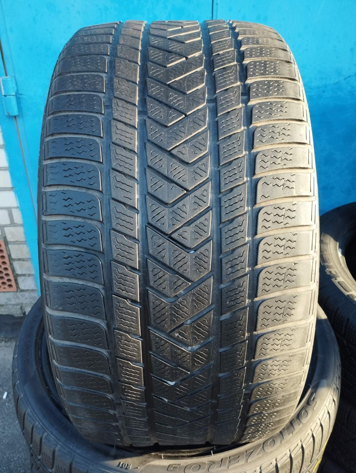 Різноширокі шини Pirelli Sottozero 245/35/R21 285/30/R21