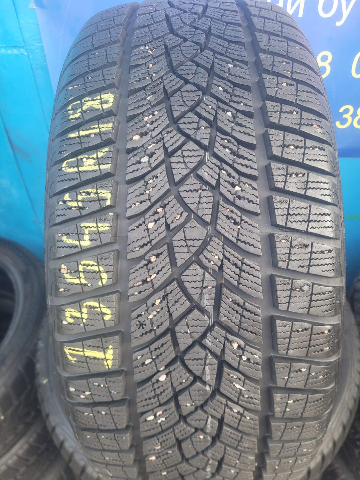 Шини GoodYear UltraGrip 235/45 R18 98V