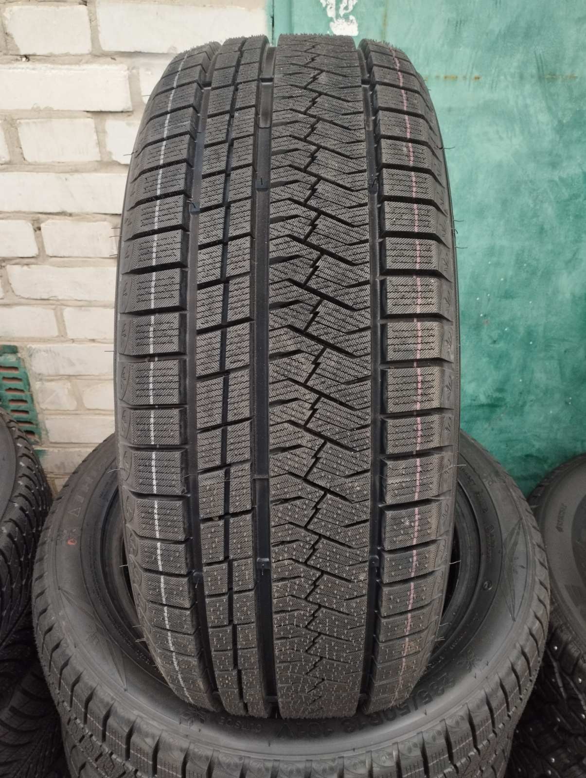 Triangle Snowlink TWT02 235/50 R18 101V